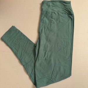 LuLaRoe NWT Green Leggings | Tall & Curvy
